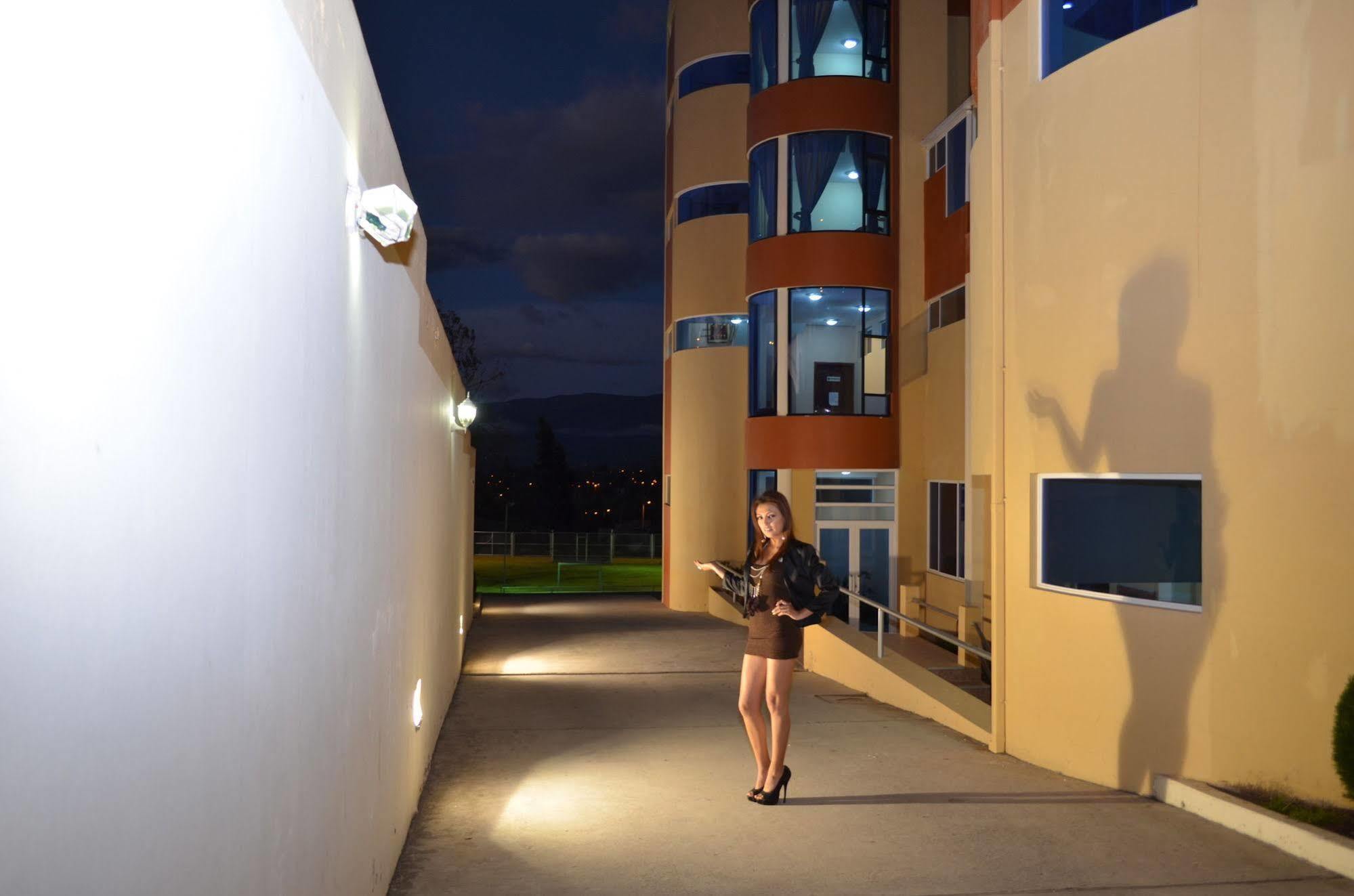 Hotel Versailles Ambato Εξωτερικό φωτογραφία