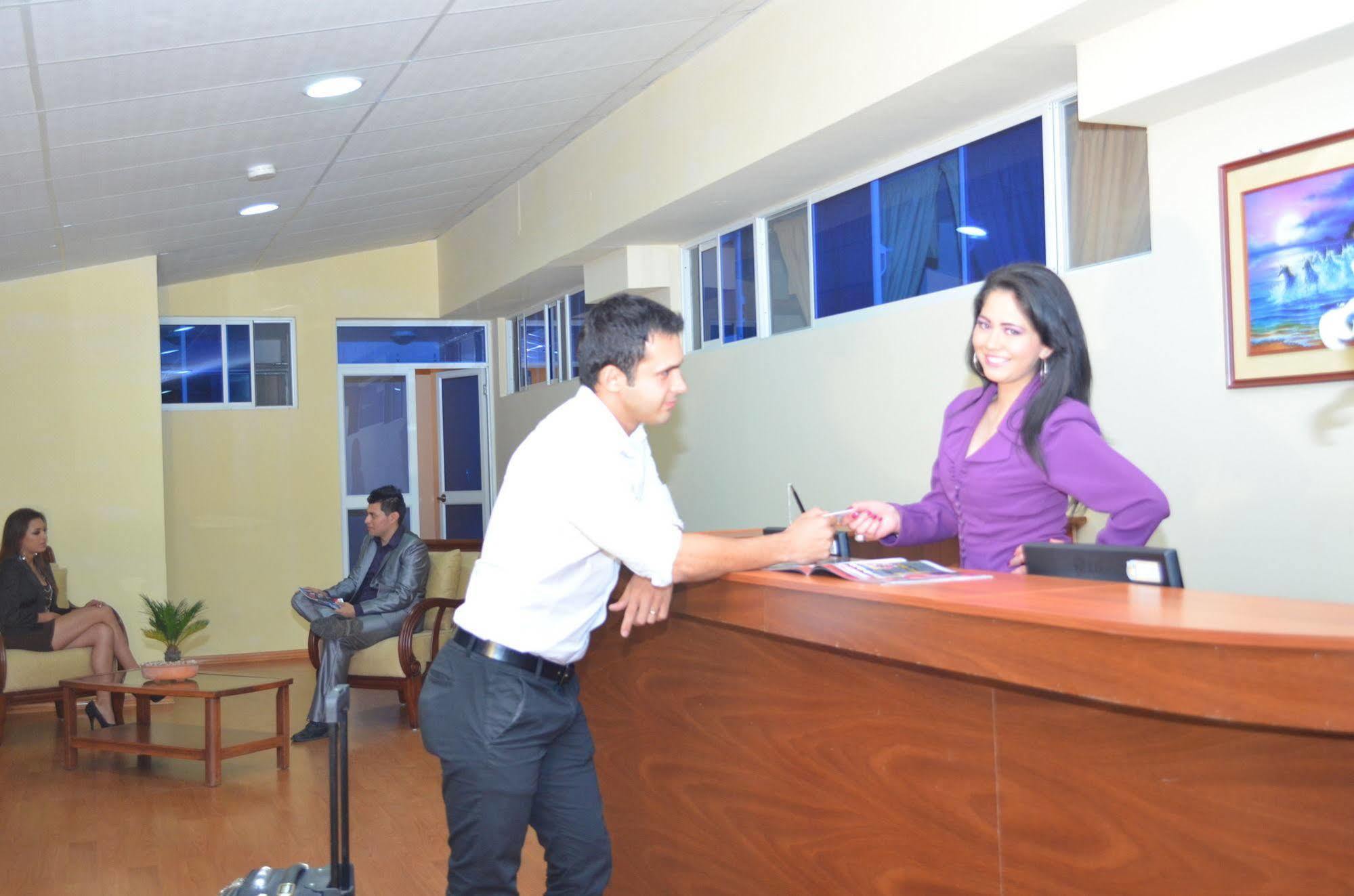 Hotel Versailles Ambato Εξωτερικό φωτογραφία