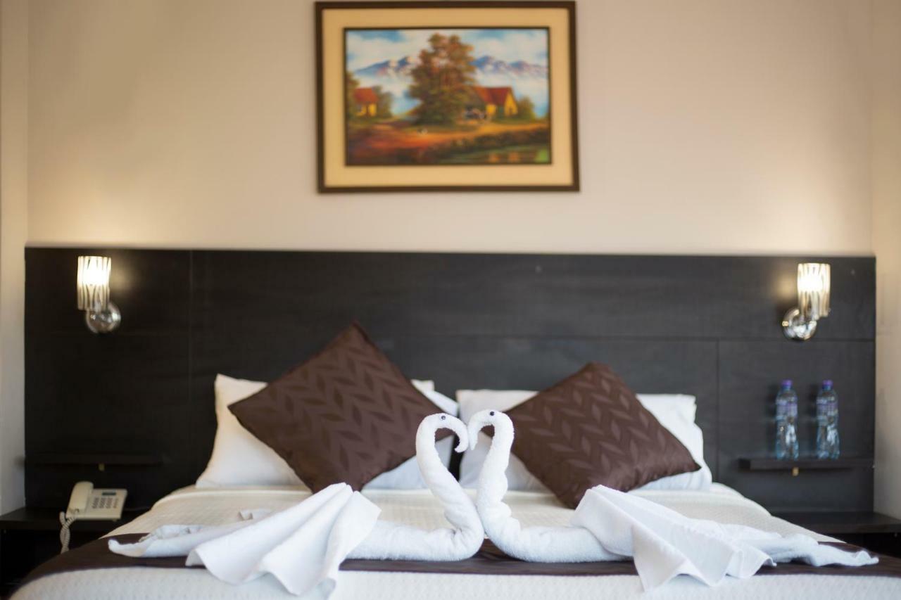 Hotel Versailles Ambato Εξωτερικό φωτογραφία
